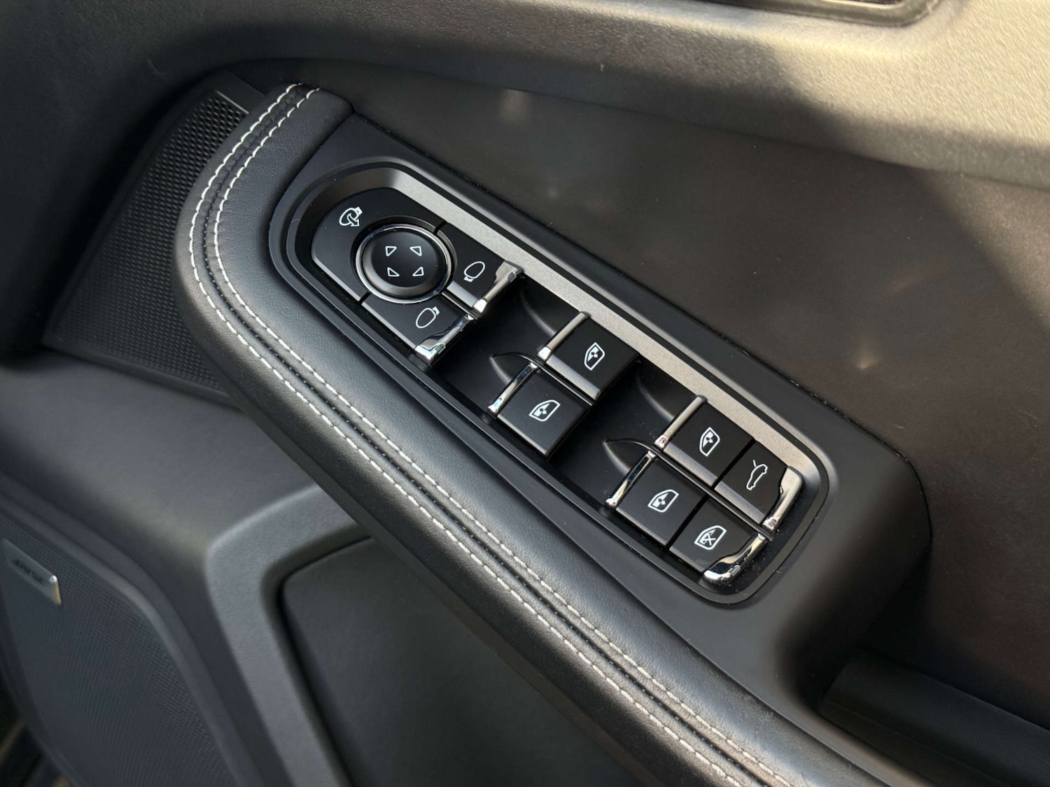 Used Porsche Macan 2016 for sale - 77434612: Photo 42