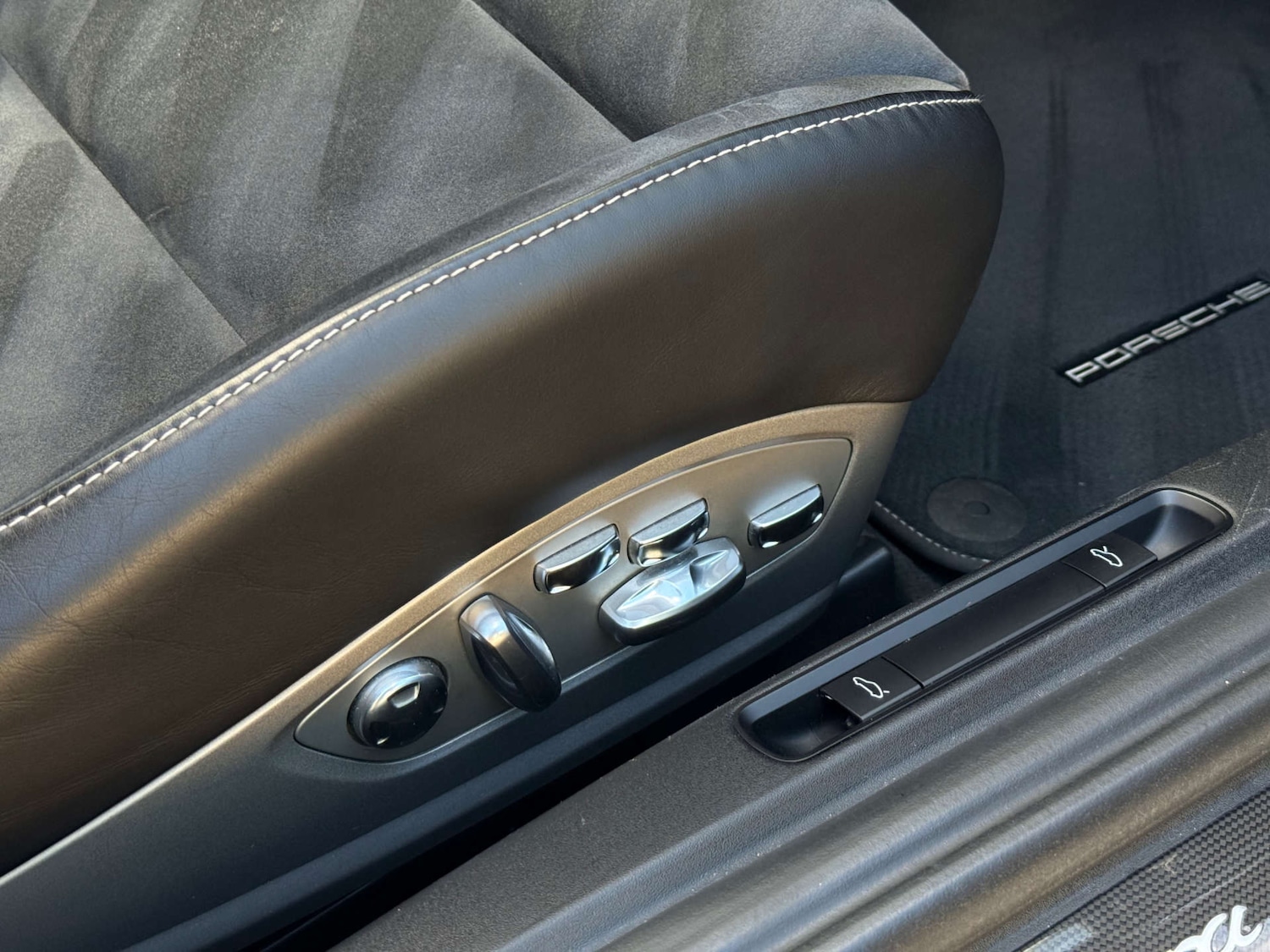 Used Porsche 911 2018 for sale - 77837315: Photo 53