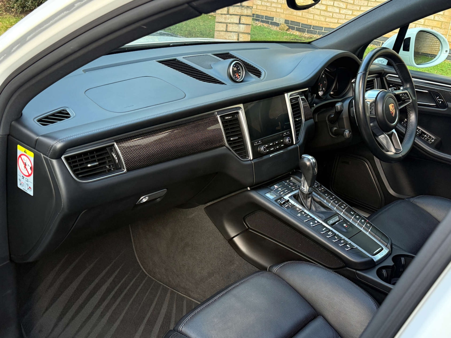 Used Porsche Macan 2018 for sale - 76961786: Photo 2