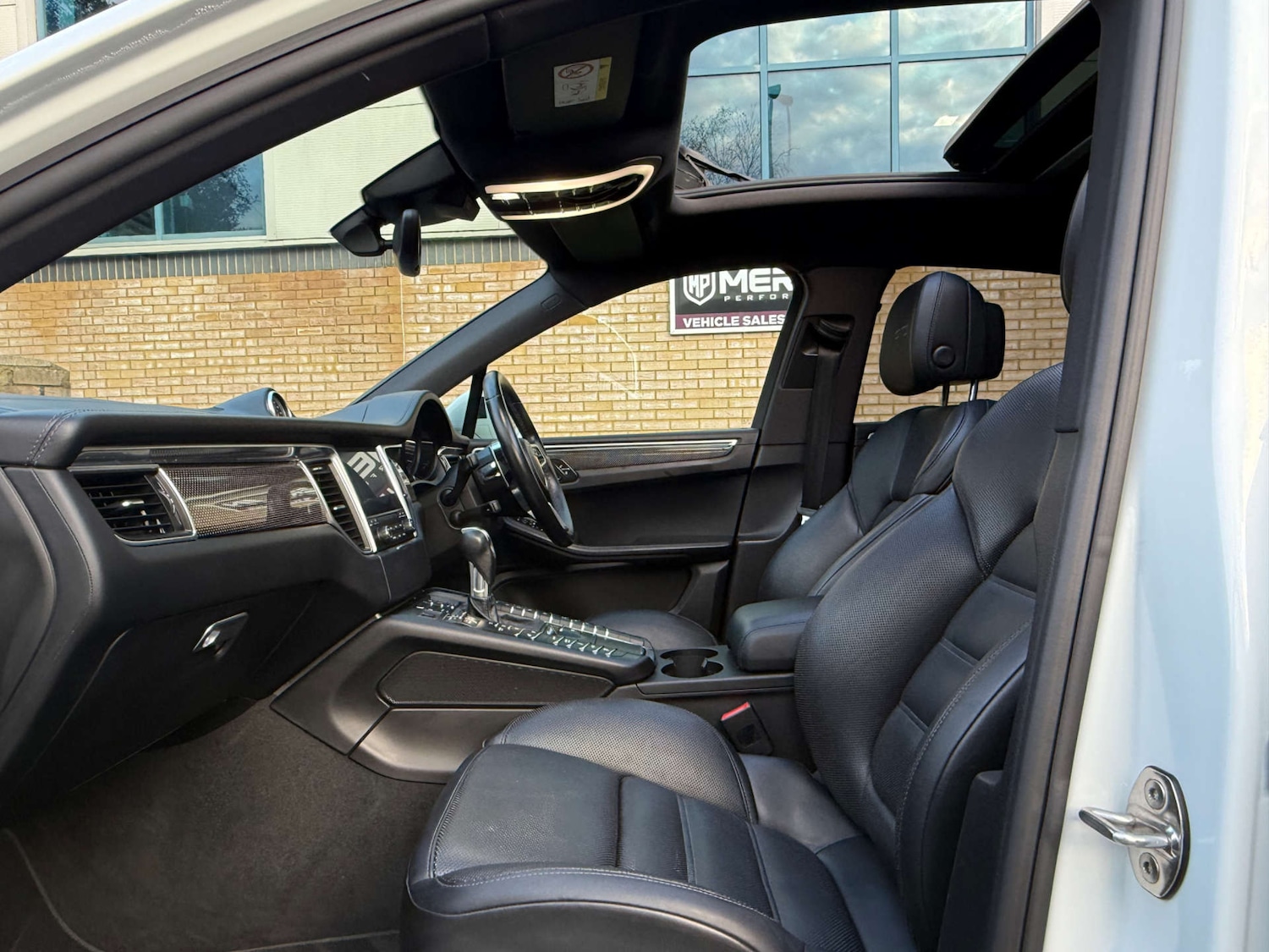 Used Porsche Macan 2018 for sale - 76961786: Photo 3