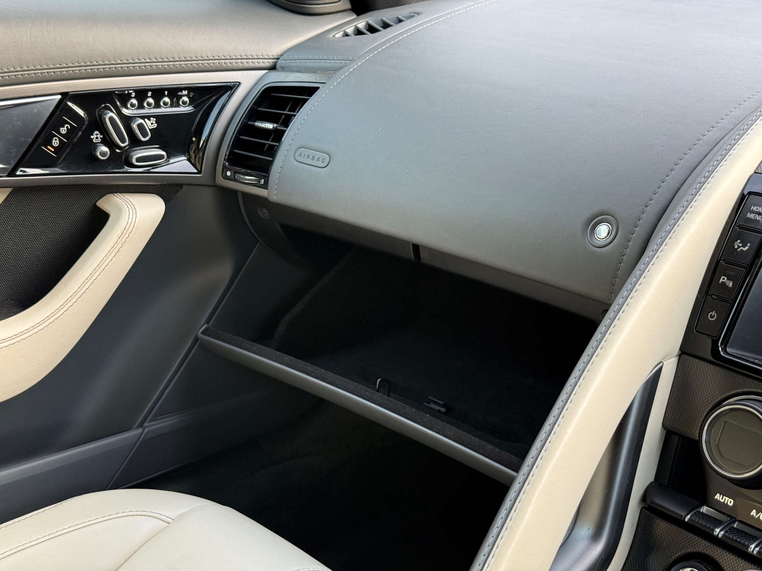 Used Jaguar F-Type 2013 for sale - 76935488: Photo 32