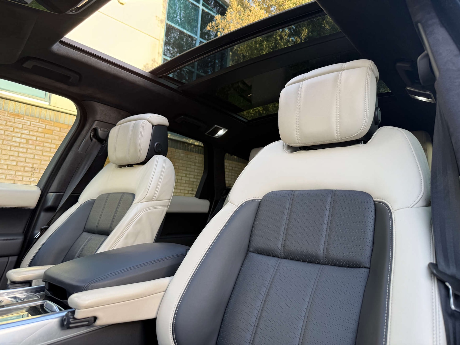 Used Land Rover Range Rover Sport 2018 for sale - 77673749: Photo 2