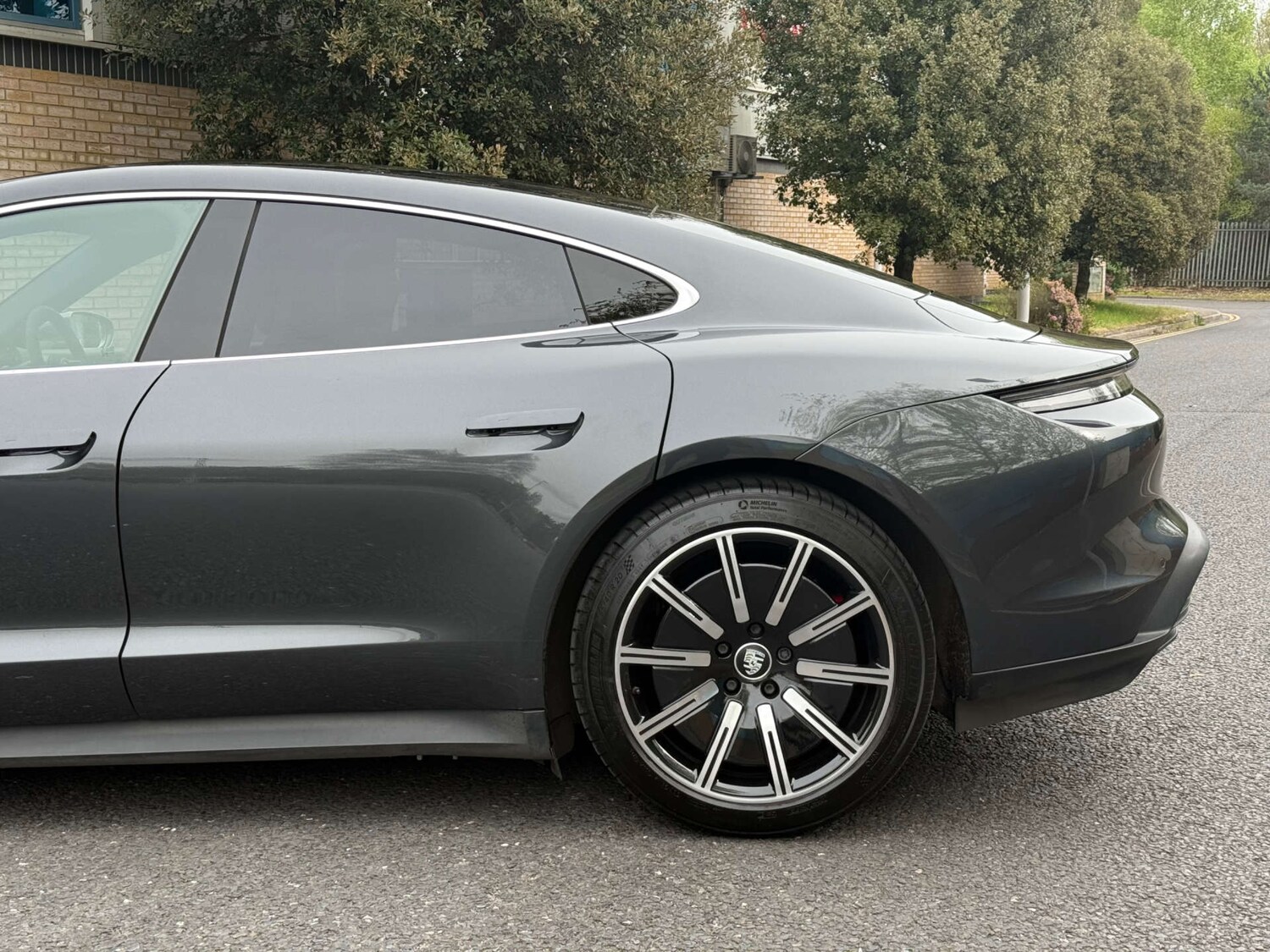 Used Porsche Taycan 2020 for sale - 78210424: Photo 15