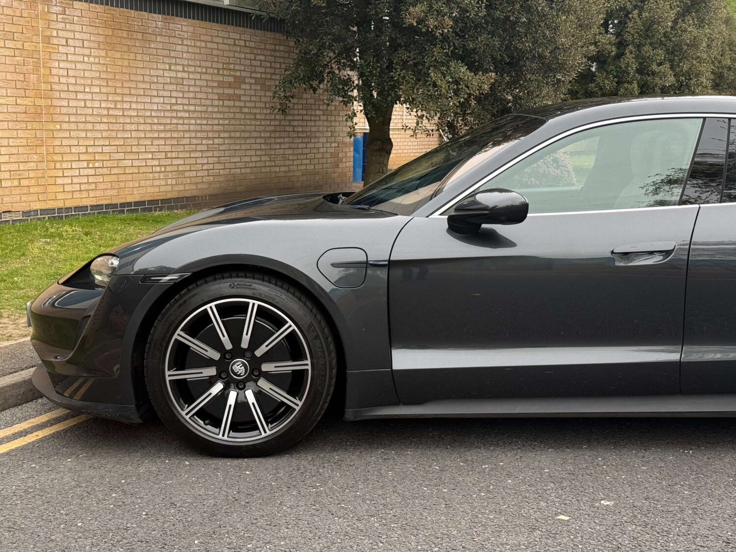 Used Porsche Taycan 2020 for sale - 78210424: Photo 16