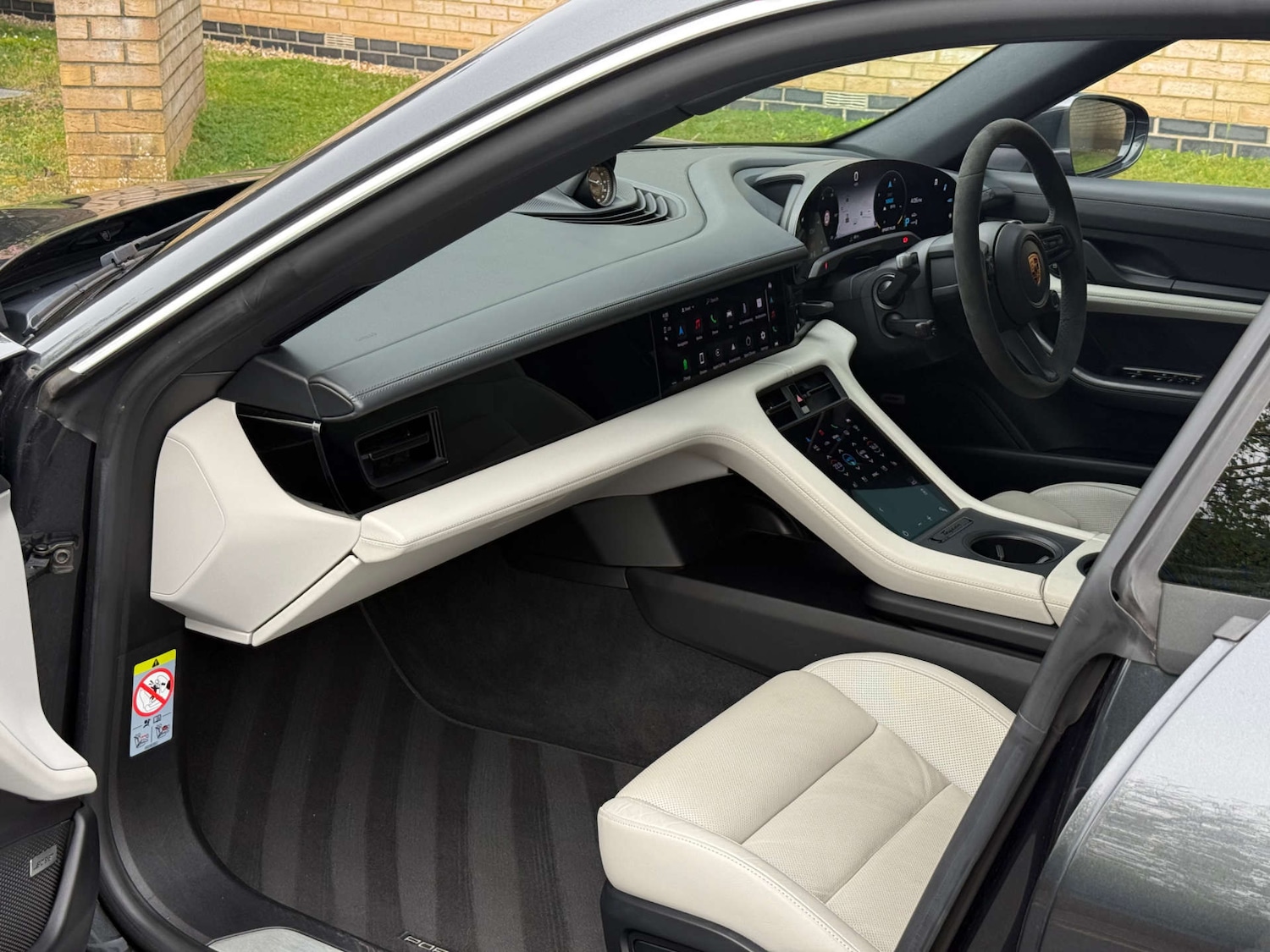 Used Porsche Taycan 2020 for sale - 78210424: Photo 3