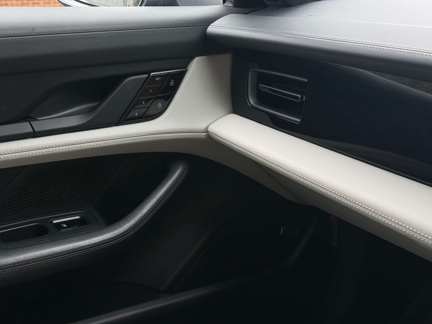 Used Porsche Taycan 2020 for sale - 78210424: Photo 58