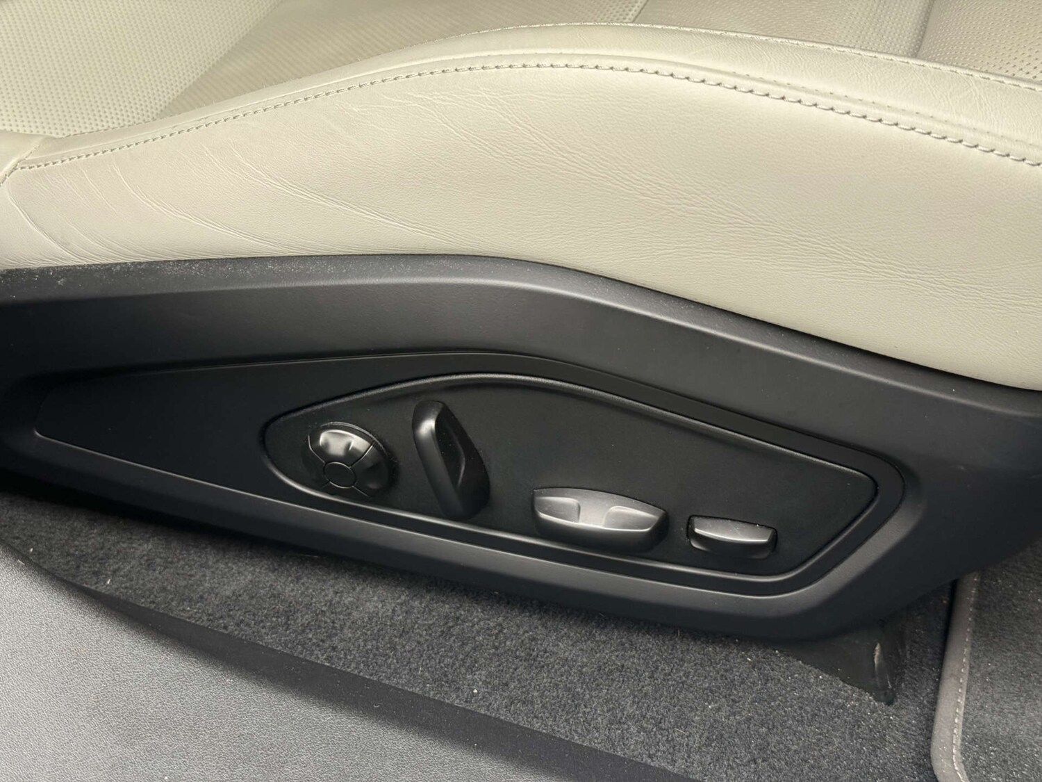 Used Porsche Taycan 2020 for sale - 78210424: Photo 59