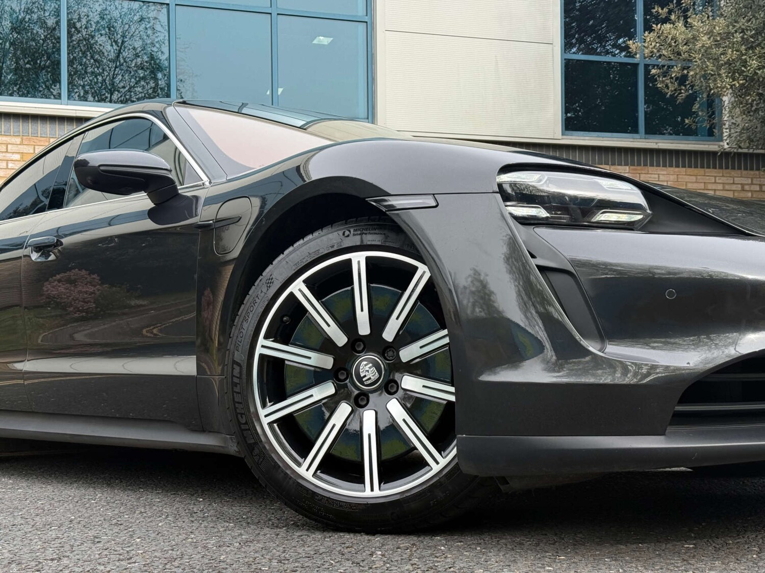 Used Porsche Taycan 2020 for sale - 78210424: Photo 6