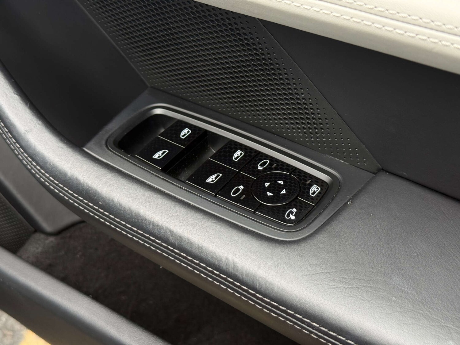 Used Porsche Taycan 2020 for sale - 78210424: Photo 60