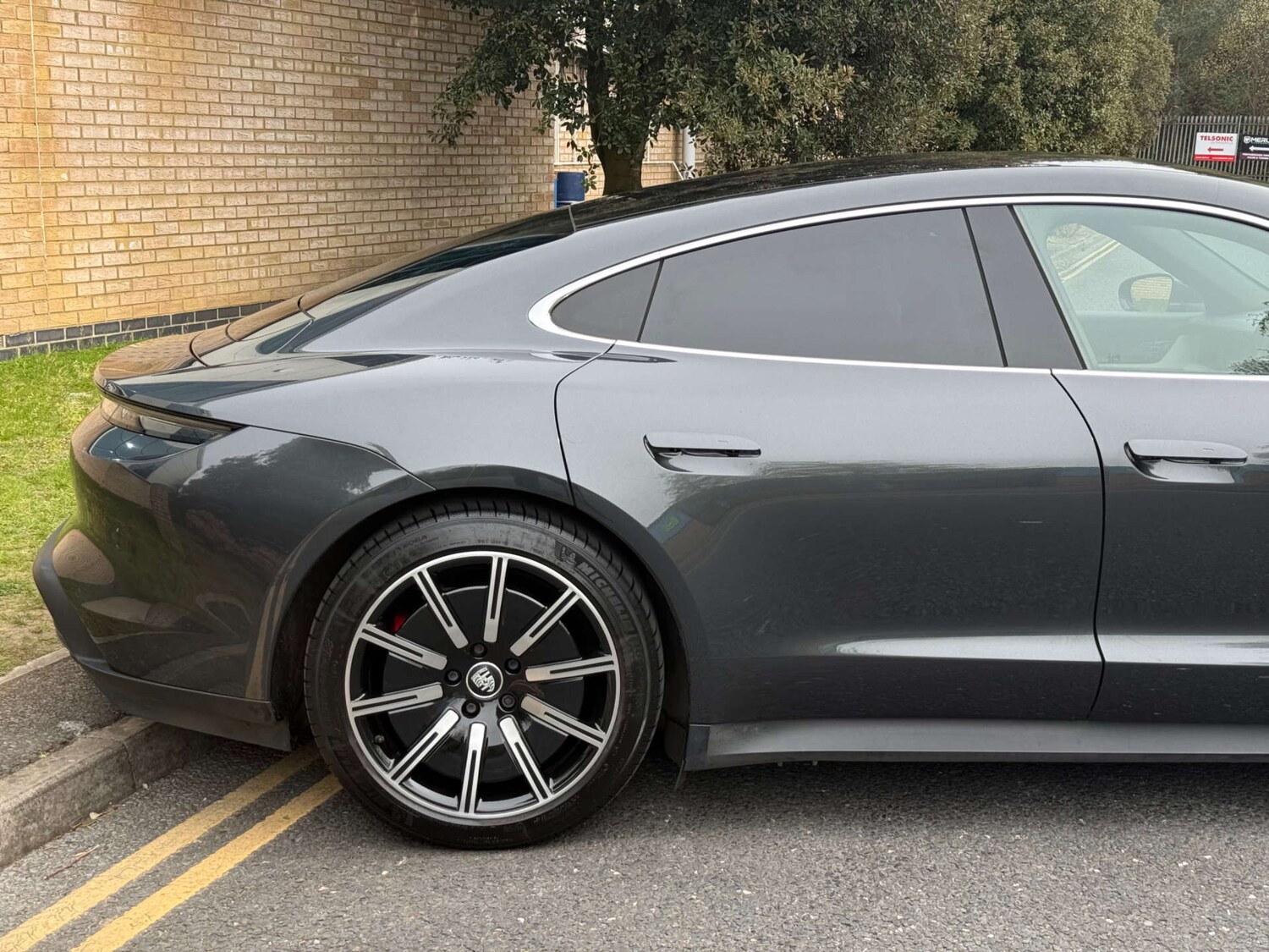 Used Porsche Taycan 2020 for sale - 78210424: Photo 8