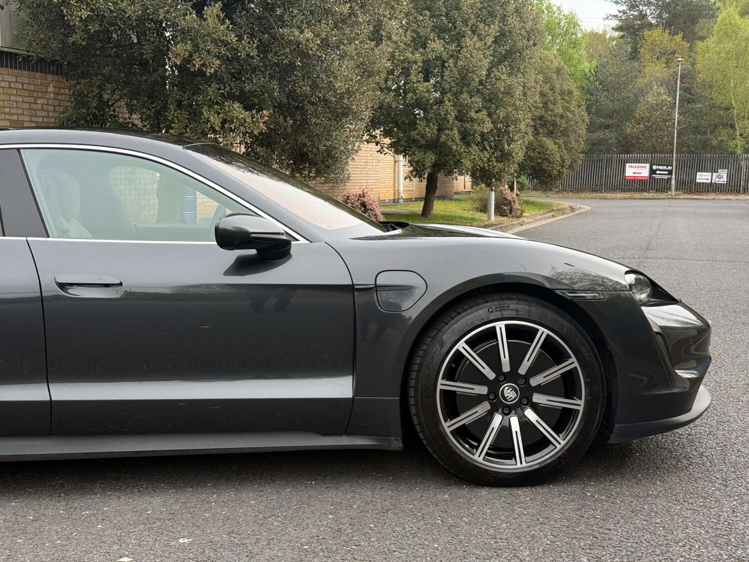 Used Porsche Taycan 2020 for sale - 78210424: Photo 9