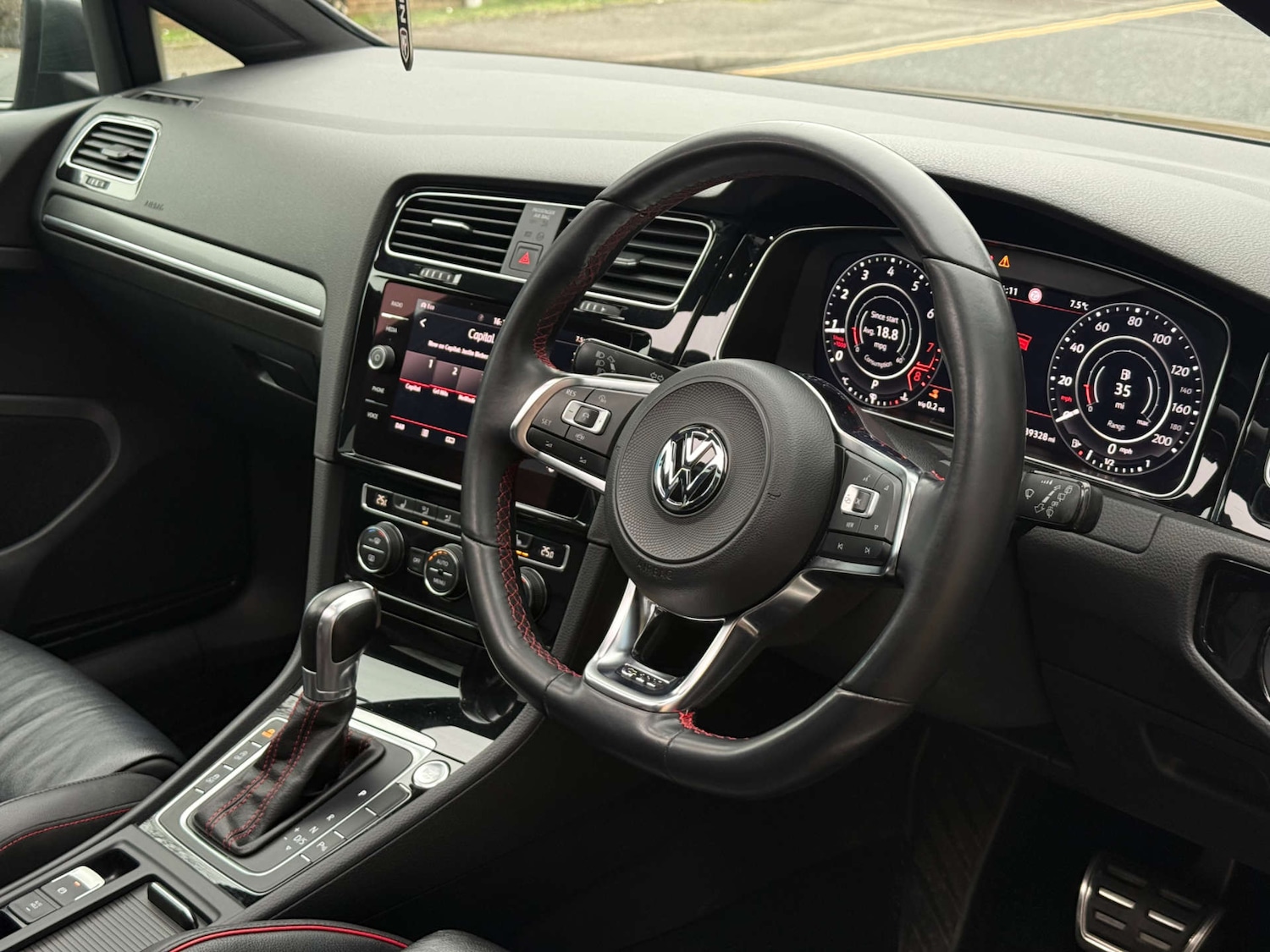 Used Volkswagen Golf 2019 for sale - 77916377: Photo 2