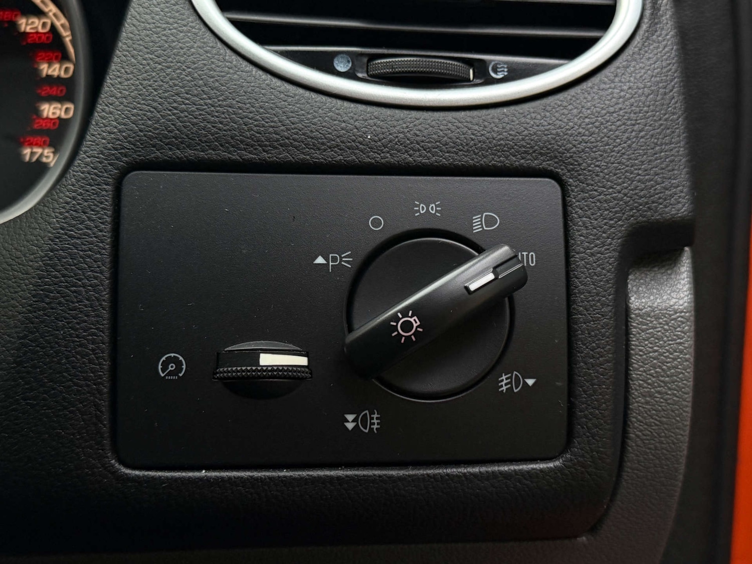 Used Ford Focus 2010 for sale - 76495829: Photo 36