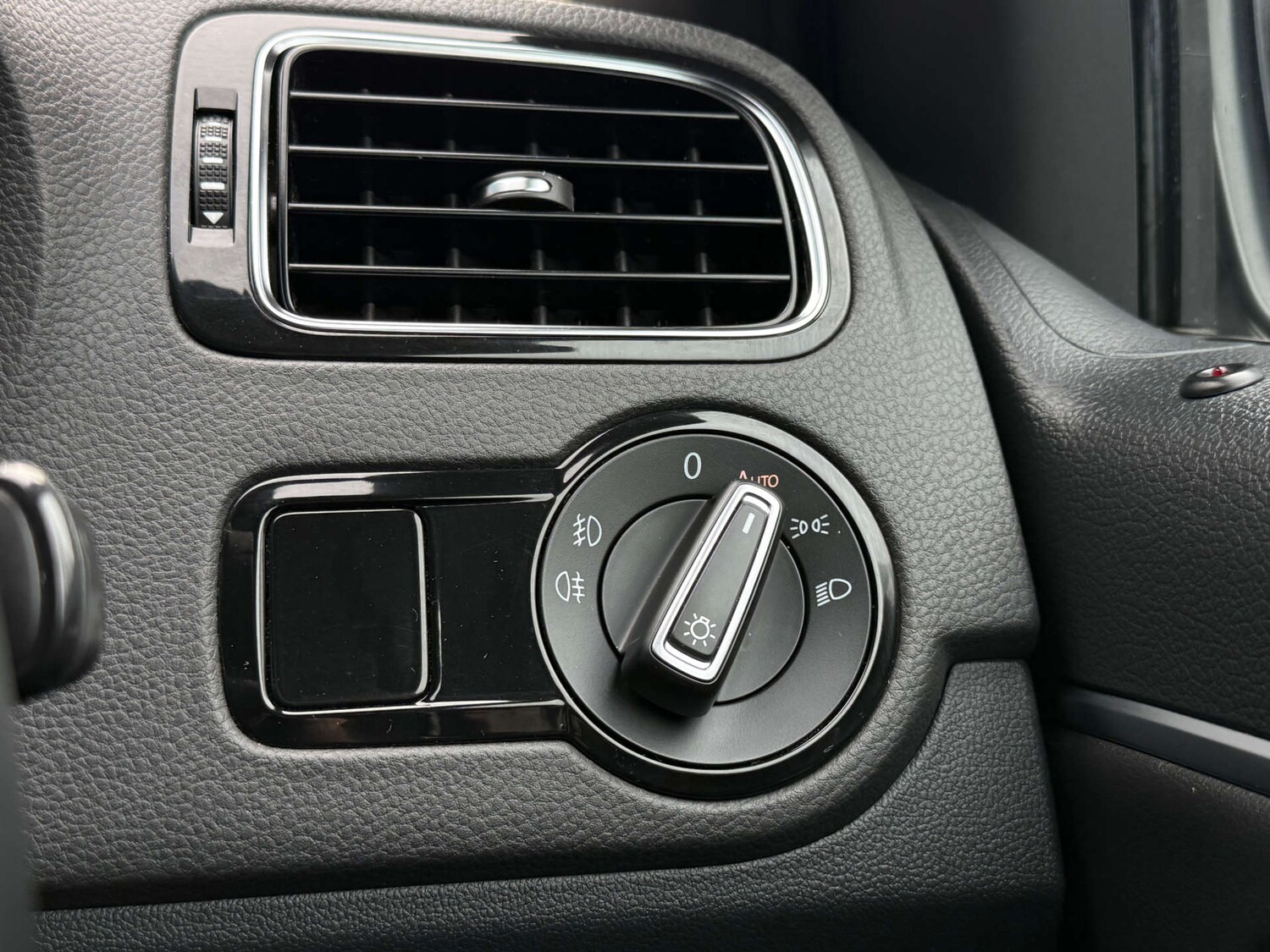 Used Volkswagen Polo 2016 for sale - 77872462: Photo 41