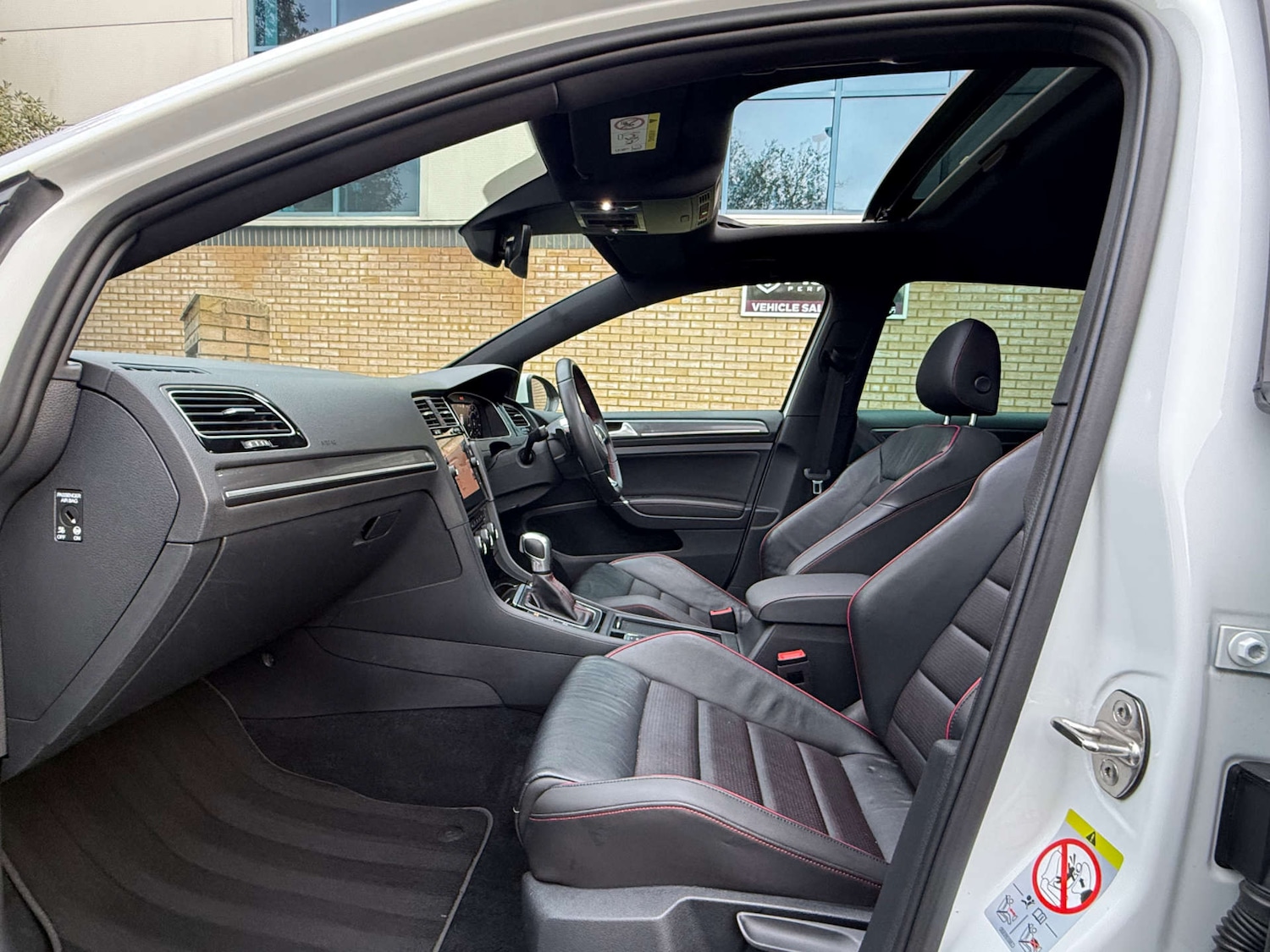 Used Volkswagen Golf 2020 for sale - 76465939: Photo 2