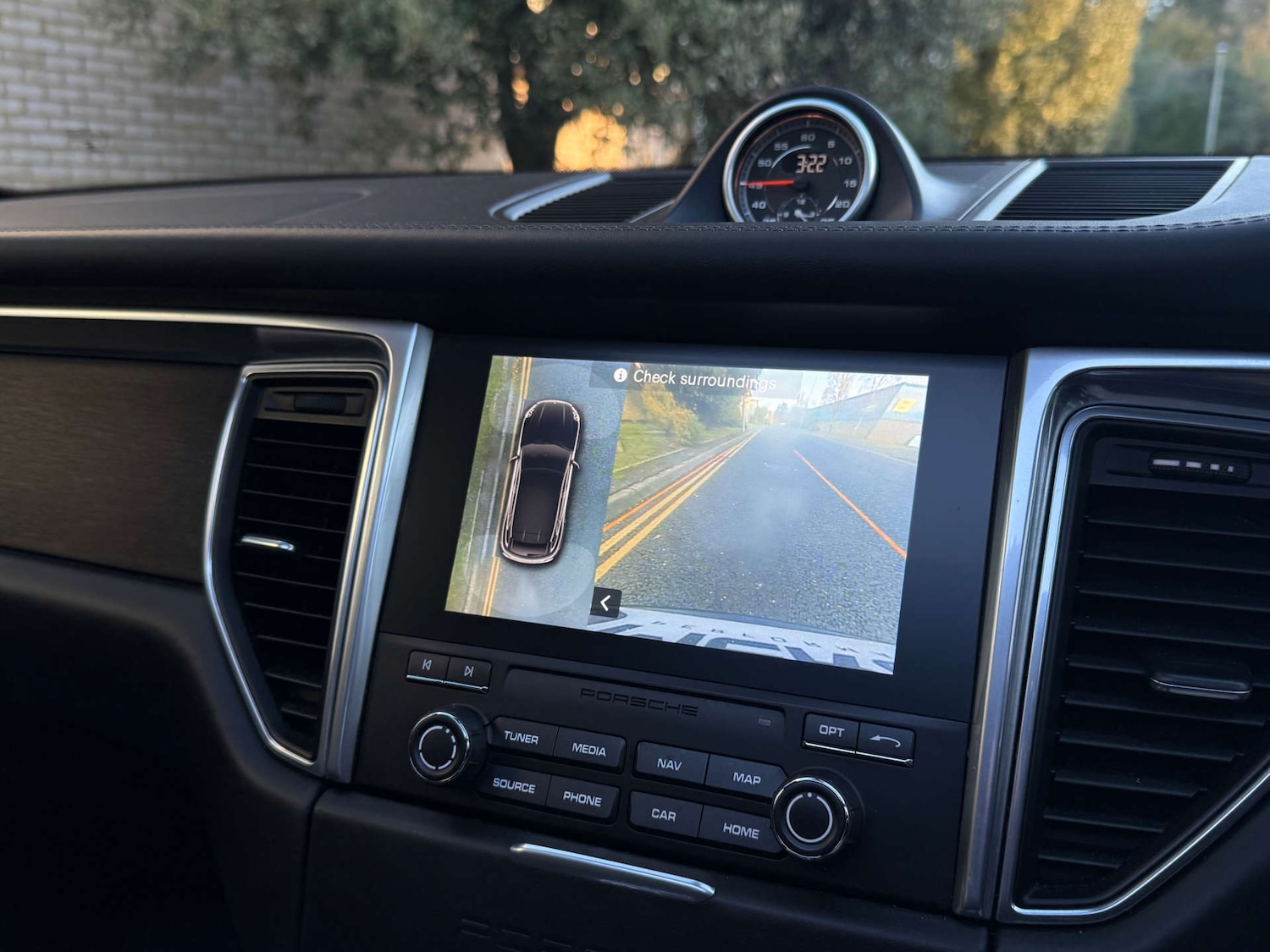 Used Porsche Macan 2016 for sale - 76758475: Photo 60