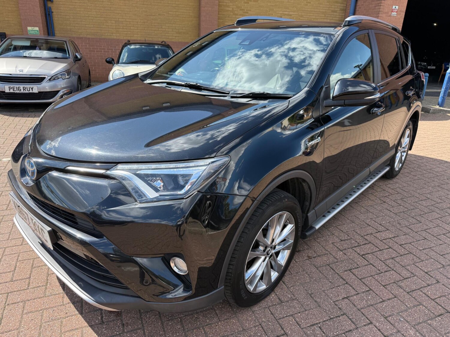 Used Toyota RAV4 2017 for sale - 76327155: Photo 10