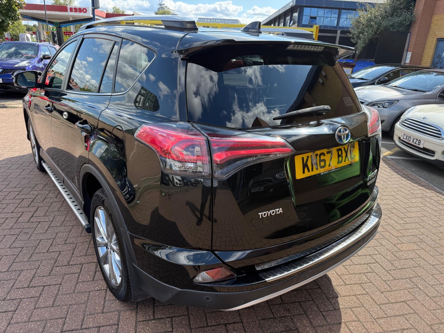 Used Toyota RAV4 2017 for sale - 76327155: Photo 11