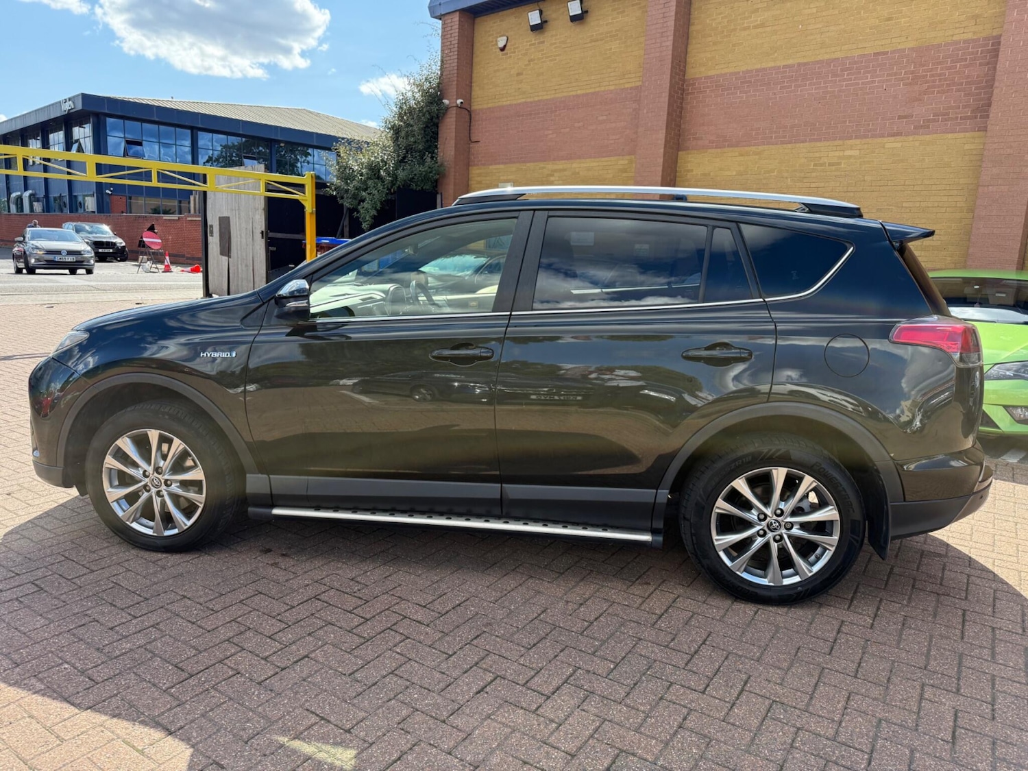 Used Toyota RAV4 2017 for sale - 76327155: Photo 12