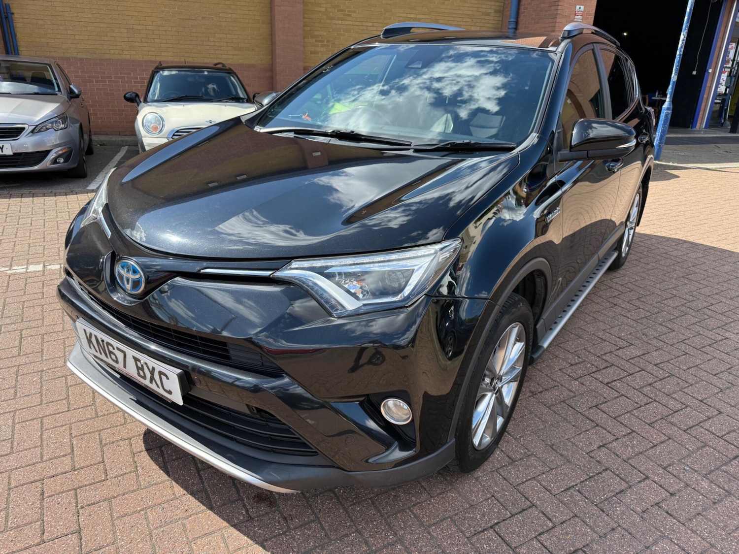 Used Toyota RAV4 2017 for sale - 76327155: Photo 3