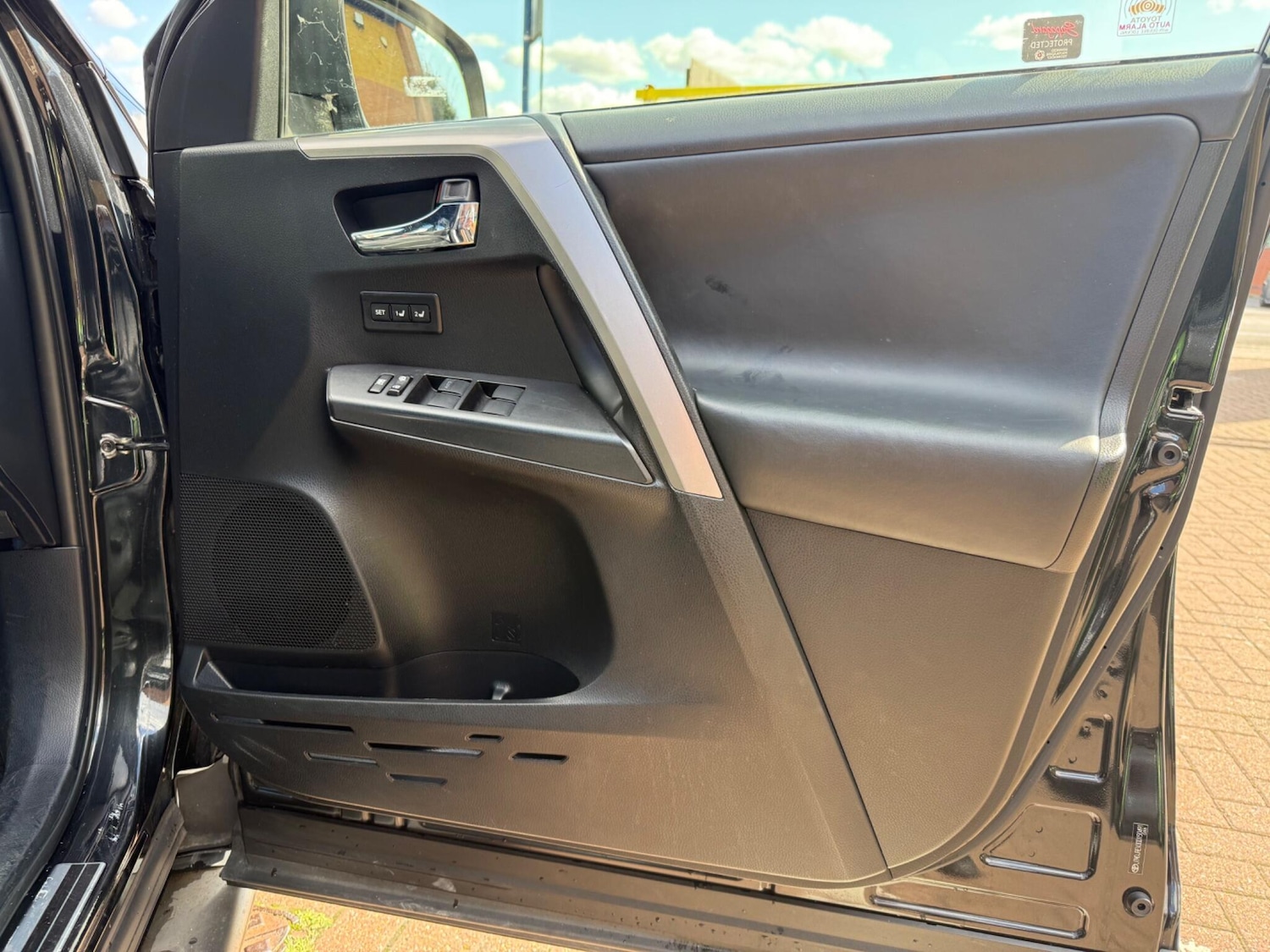 Used Toyota RAV4 2017 for sale - 76327155: Photo 30