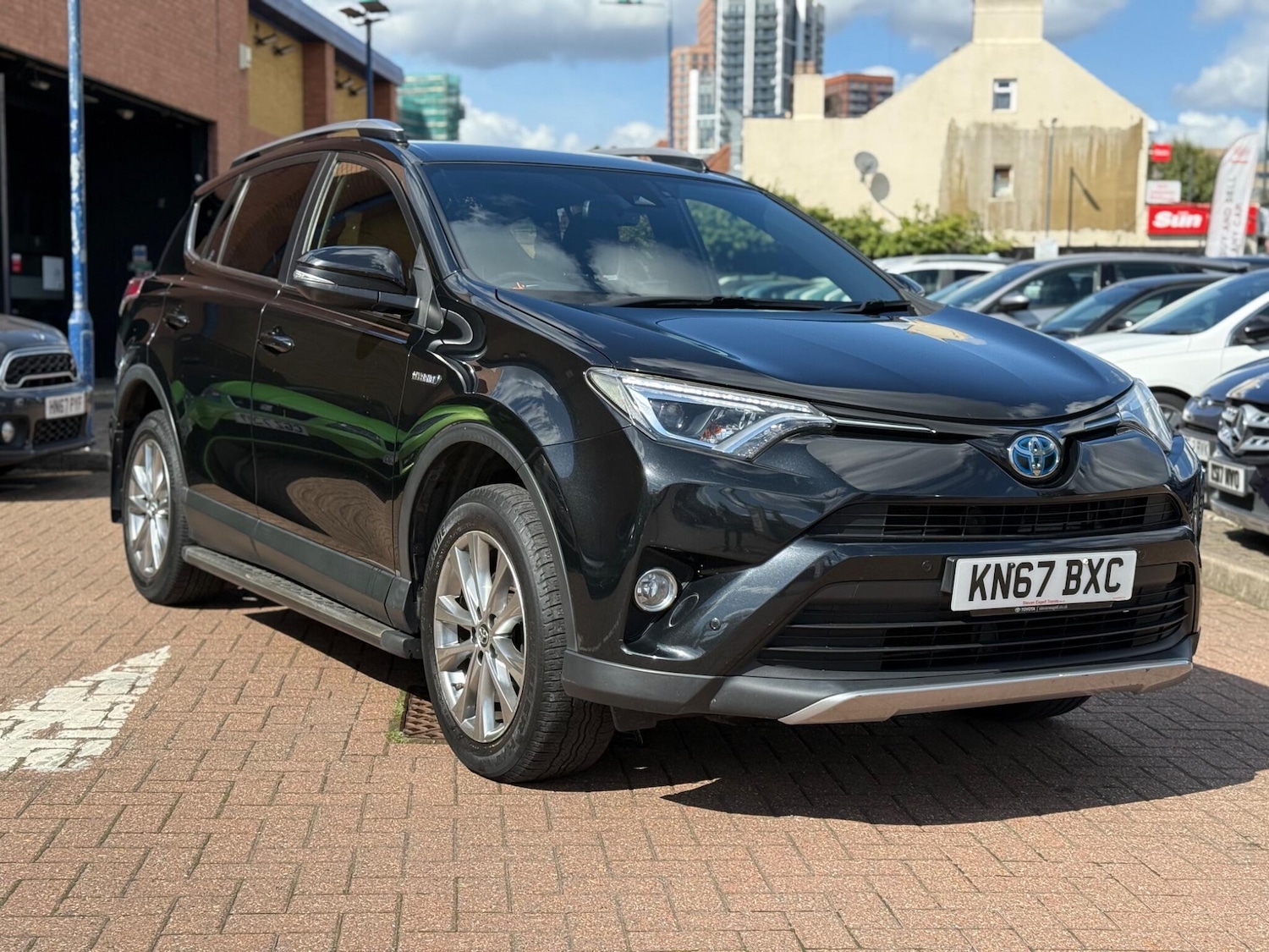 Used Toyota RAV4 2017 for sale - 76327155: Photo 5