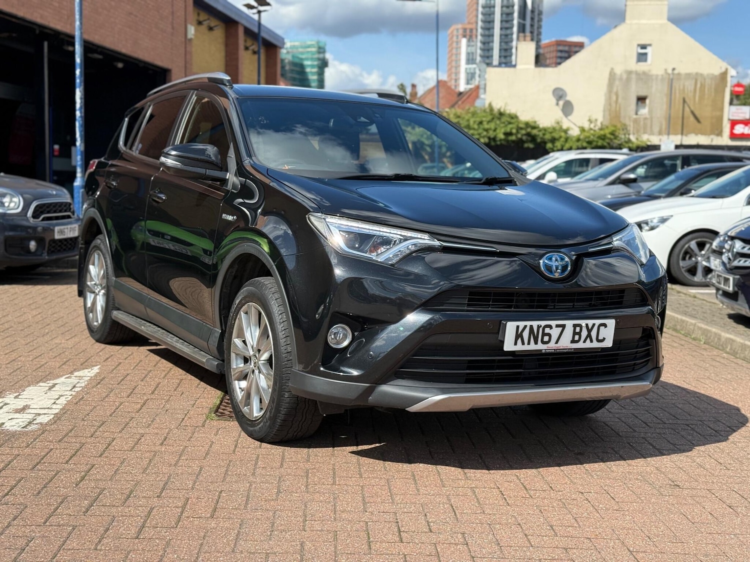 Used Toyota RAV4 2017 for sale - 76327155: Photo 6