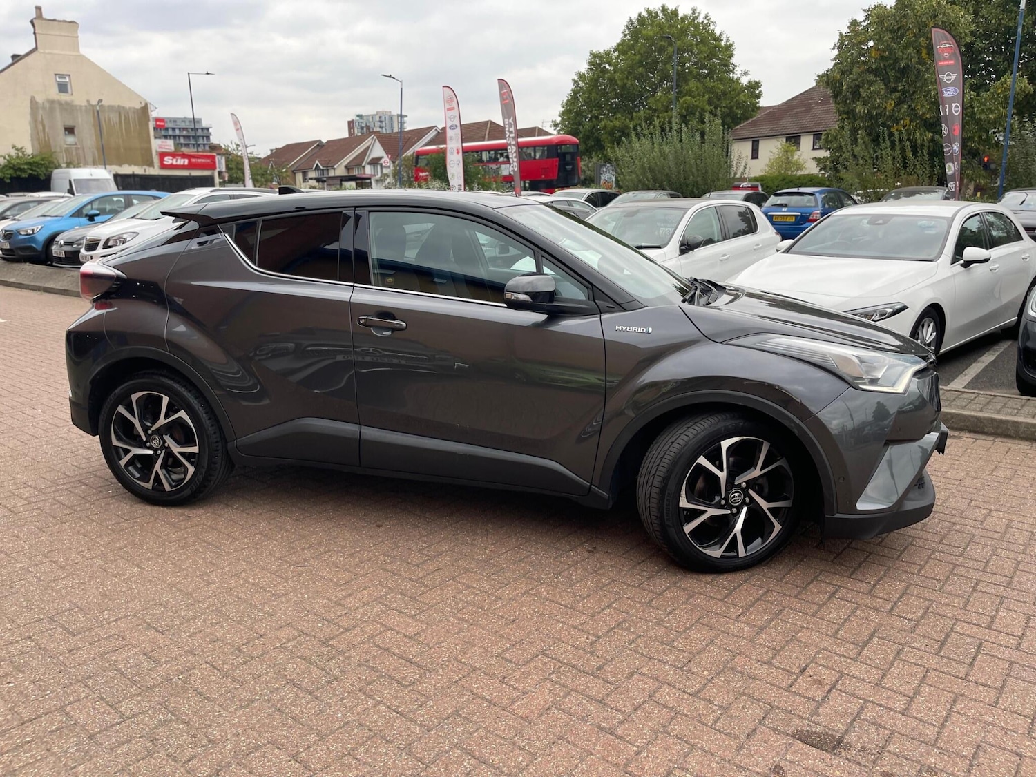 Used Toyota C-HR 2017 for sale - 76326413: Photo 2