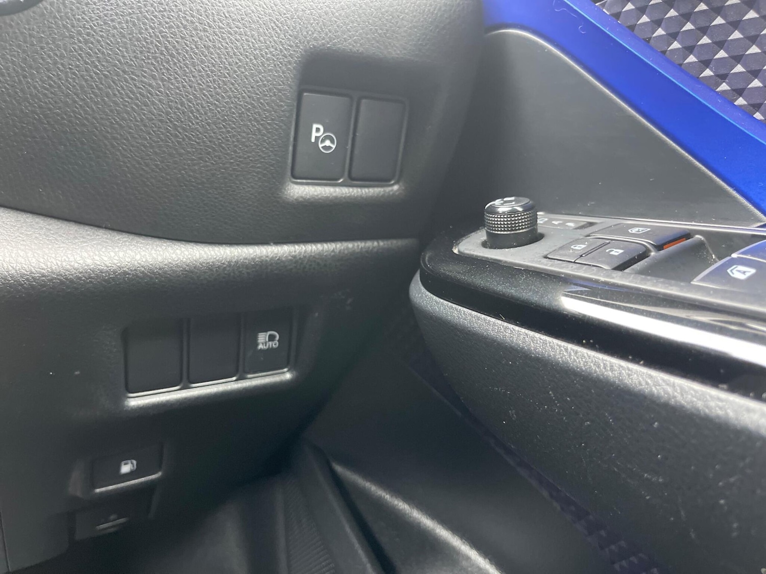 Used Toyota C-HR 2017 for sale - 76326413: Photo 36