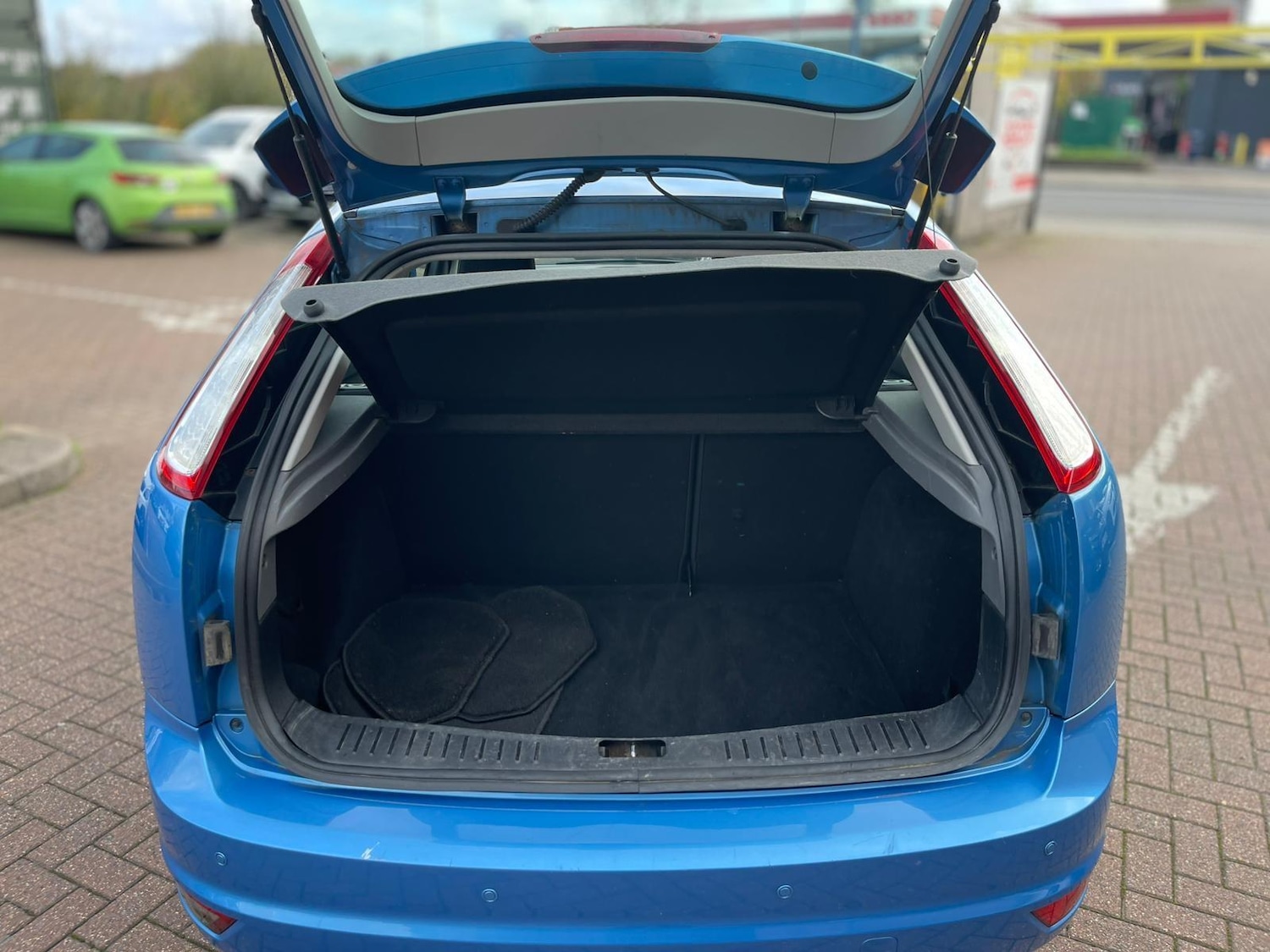 Used Ford Focus 2010 for sale - 76551929: Photo 35