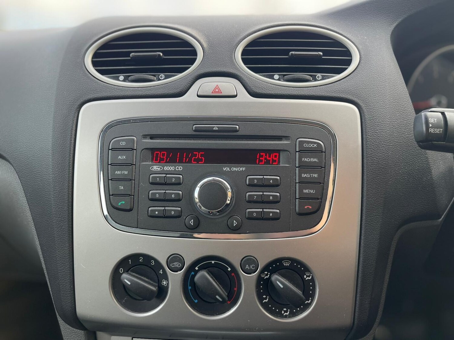 Used Ford Focus 2010 for sale - 76551929: Photo 37