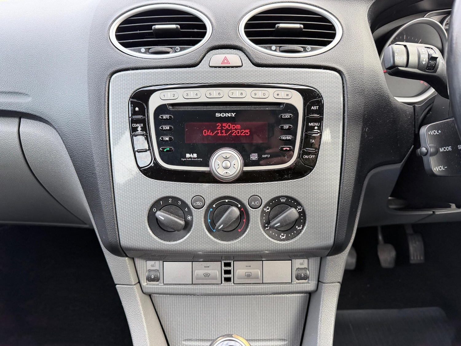 Used Ford Focus 2010 for sale - 76472951: Photo 35