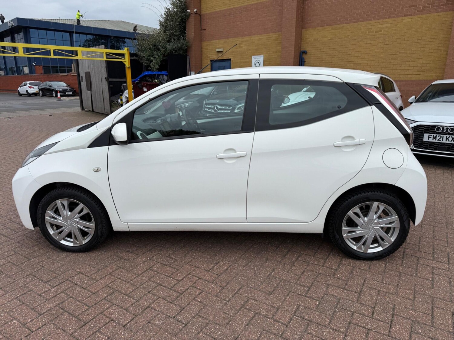 Used Toyota AYGO 2016 for sale - 76327124: Photo 11