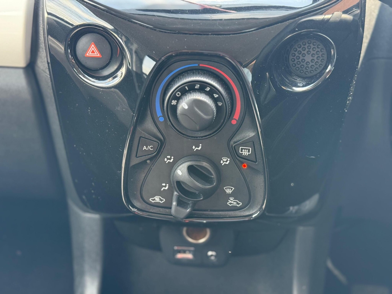 Used Toyota AYGO 2016 for sale - 76327124: Photo 17