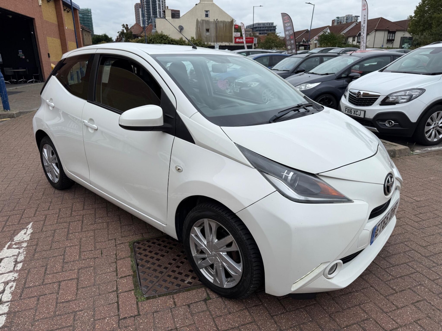 Used Toyota AYGO 2016 for sale - 76327124: Photo 6