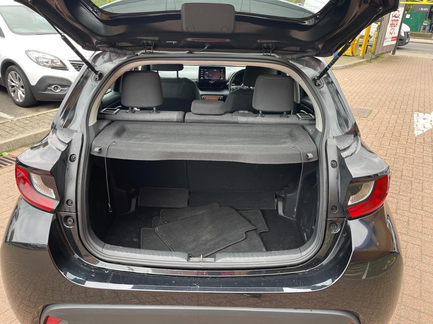 Used Toyota Yaris 2021 for sale - 76325930: Photo 11