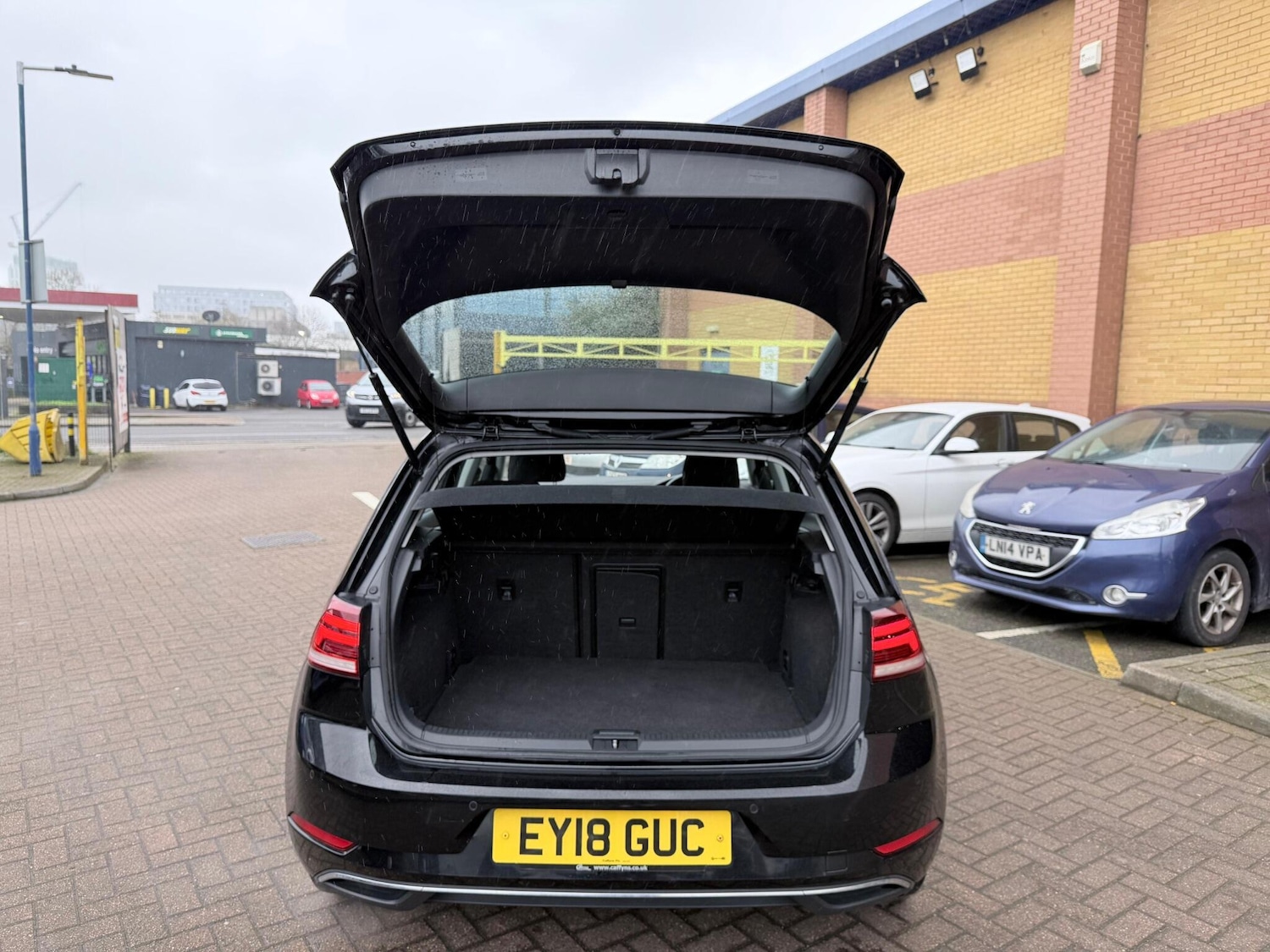 Used Volkswagen Golf 2018 for sale - 77612929: Photo 32