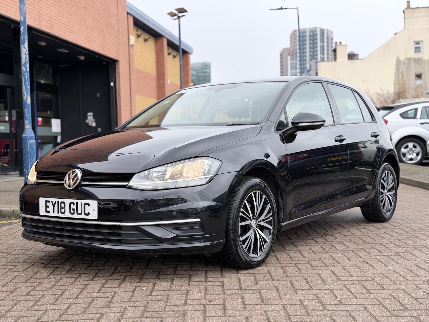 Used Volkswagen Golf 2018 for sale - 77612929: Photo 6