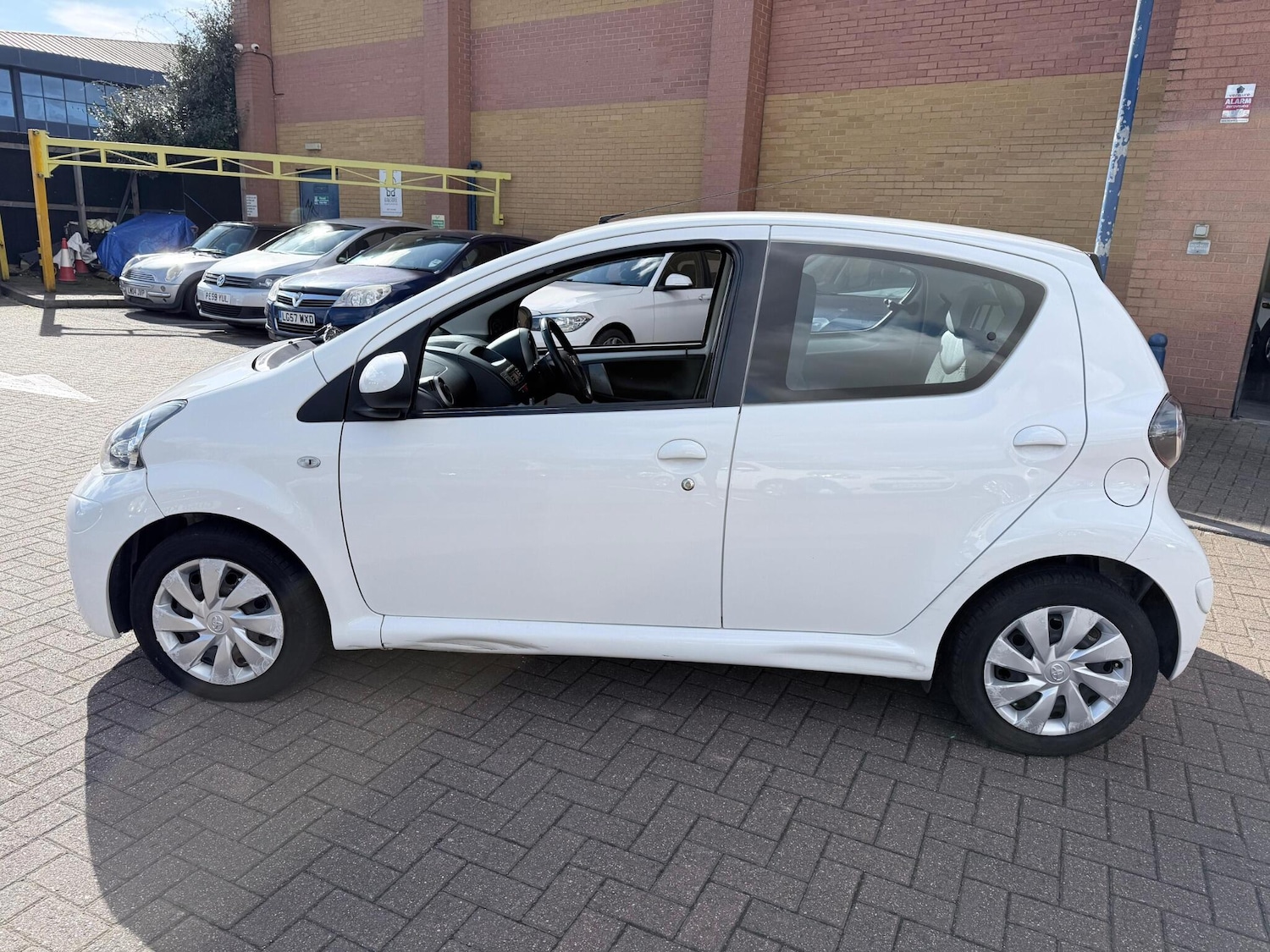 Used Toyota AYGO 2013 for sale - 77671449: Photo 4