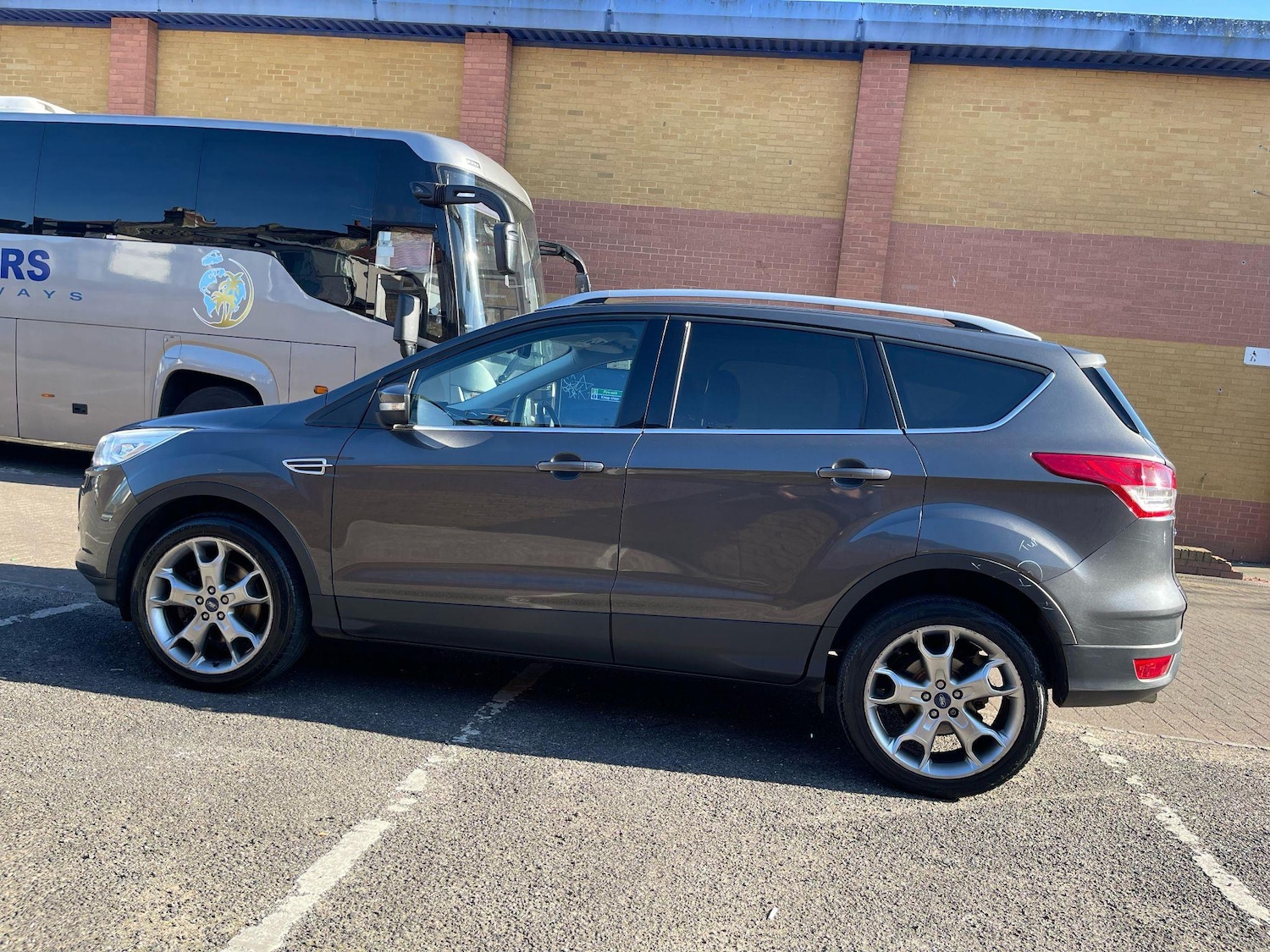 Used Ford Kuga 2015 for sale - 76551945: Photo 2