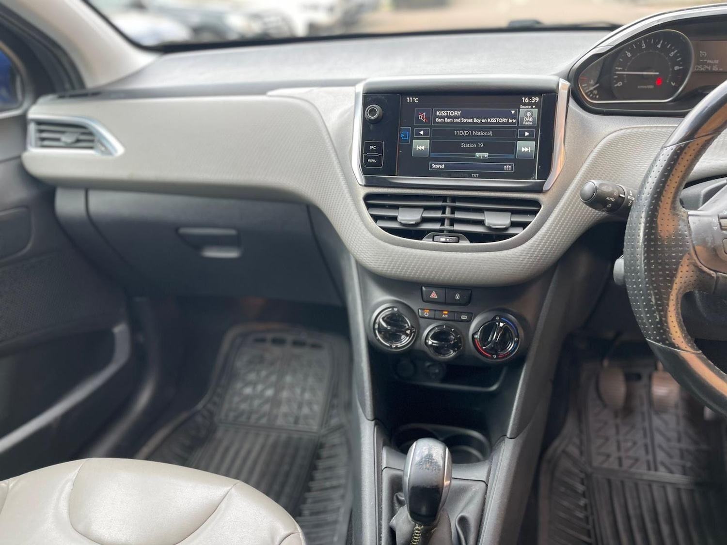 Used Peugeot 208 2016 for sale - 76551916: Photo 17