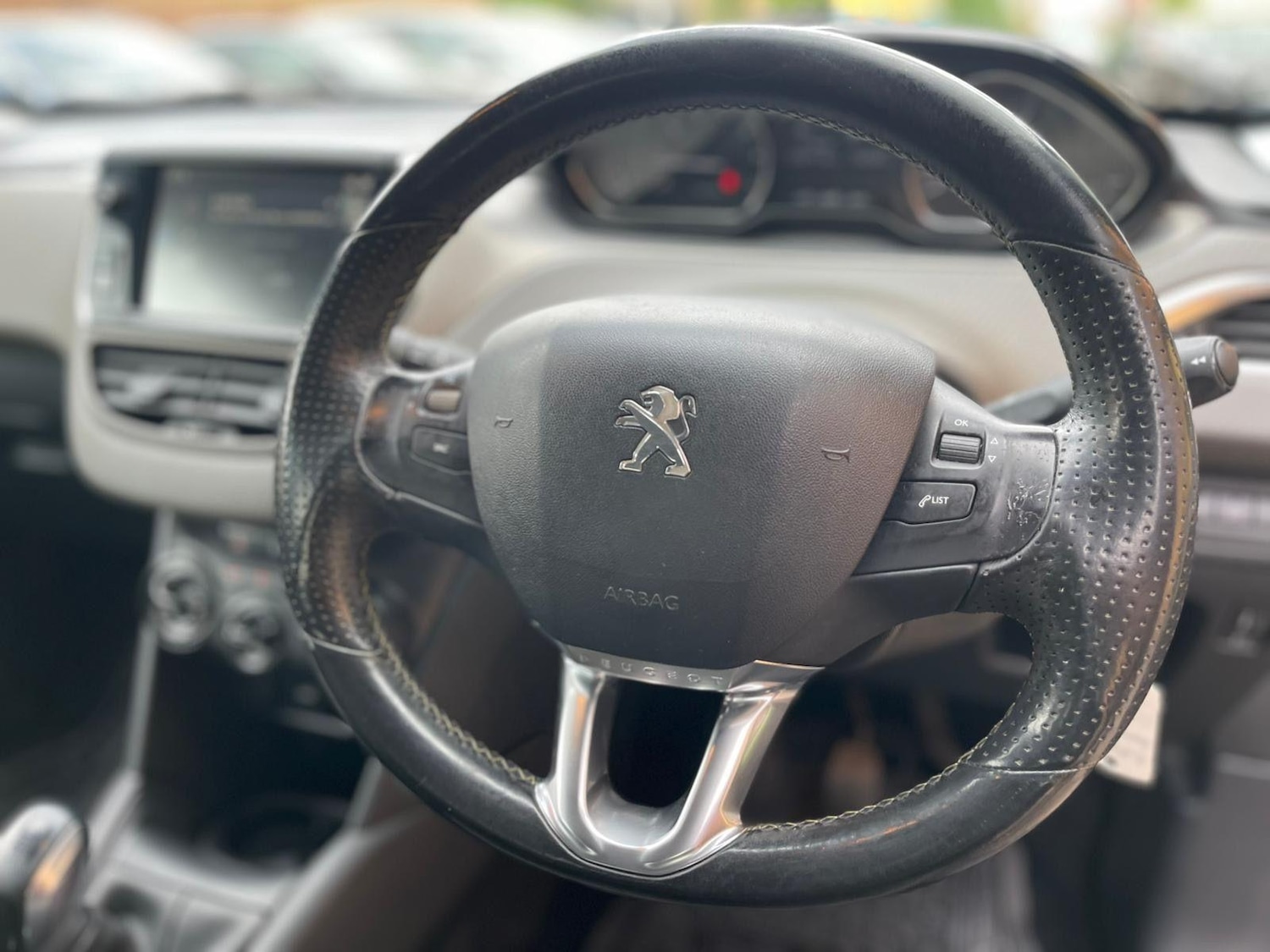 Used Peugeot 208 2016 for sale - 76551916: Photo 37