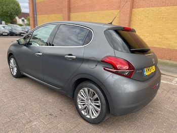 Used Peugeot 208 2016 for sale - 76551916: Photo