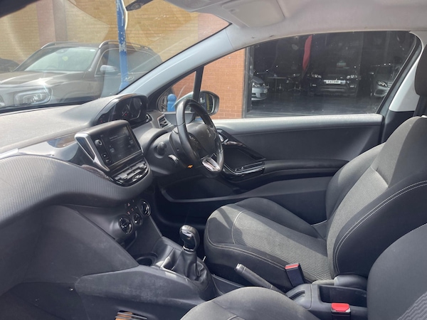 Used Peugeot 208 2017 for sale - 76327361: Photo 18