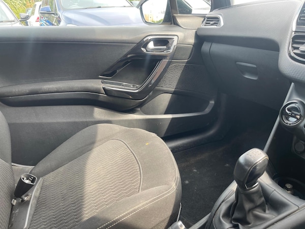 Used Peugeot 208 2017 for sale - 76327361: Photo 31