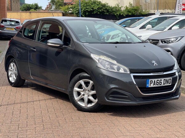 Used Peugeot 208 2017 for sale - 76327361: Photo 3