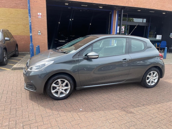 Used Peugeot 208 2017 for sale - 76327361: Photo 6
