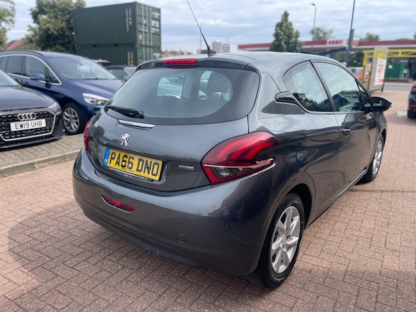 Used Peugeot 208 2017 for sale - 76327361: Photo 9