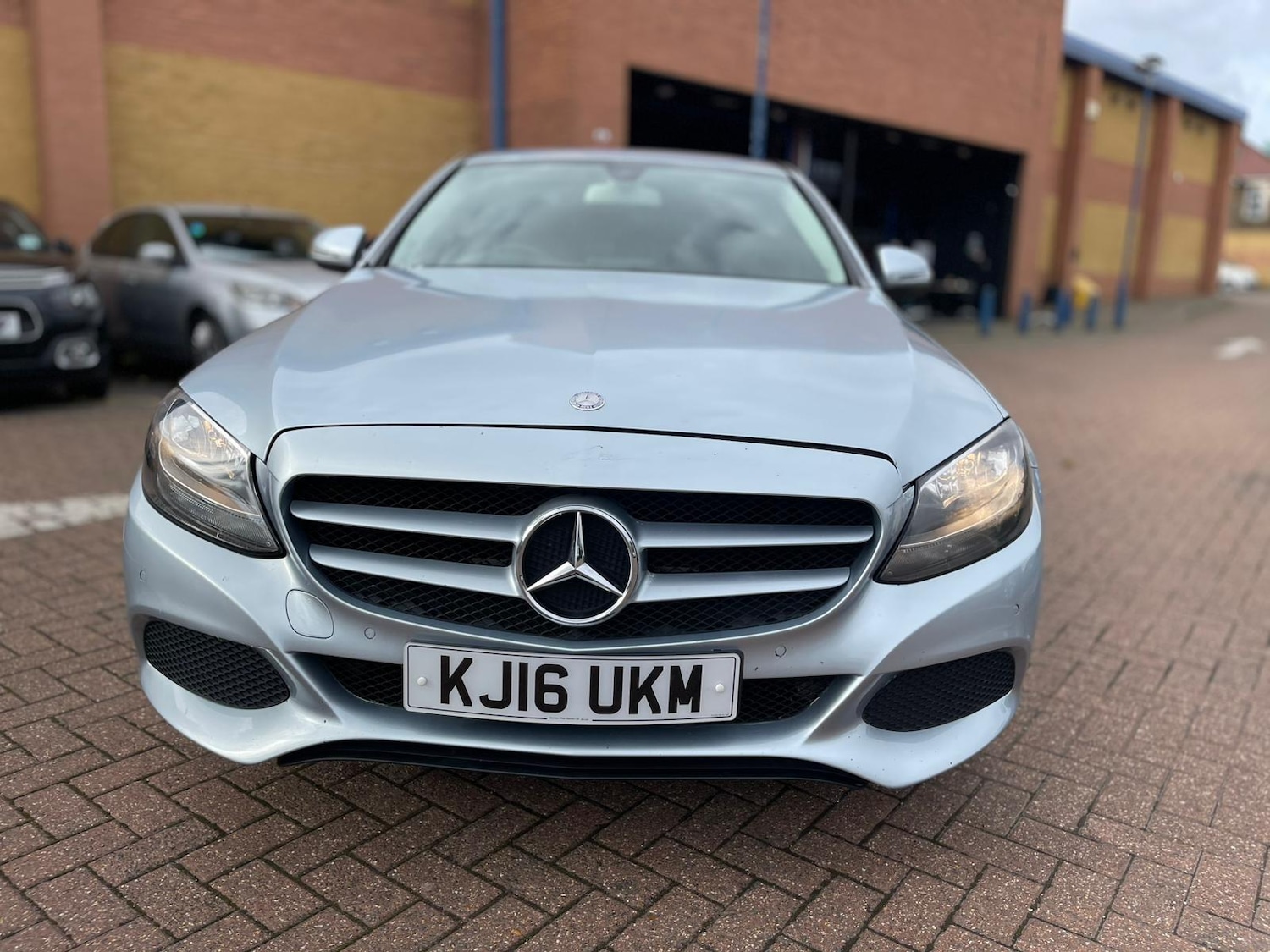 Used Mercedes-Benz C Class 2016 for sale - 76551890: Photo 2