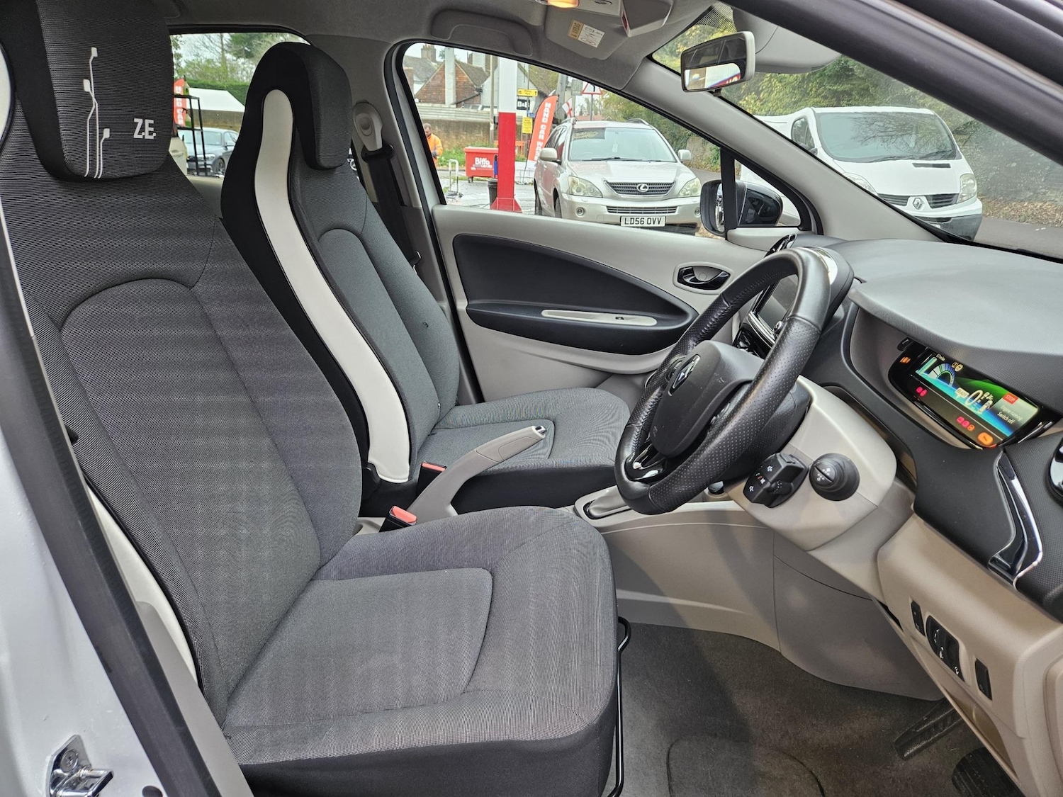 Used Renault Zoe for sale - 76326359: Photo 10
